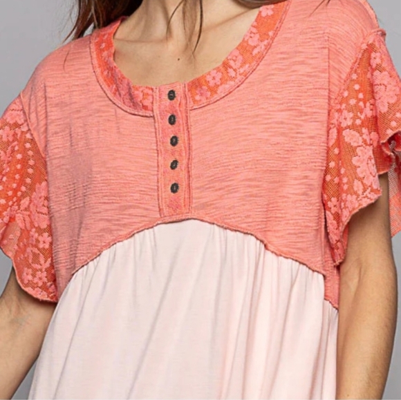 NWOT POL Coral Mixed Media Floral Mesh Ruffle Sleeve Tiered Hem Flowy Blouse Top - Picture 4 of 4